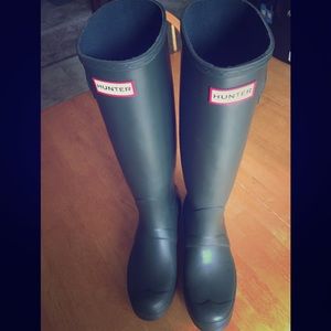 Nearly New Hunter Boots - Army Green